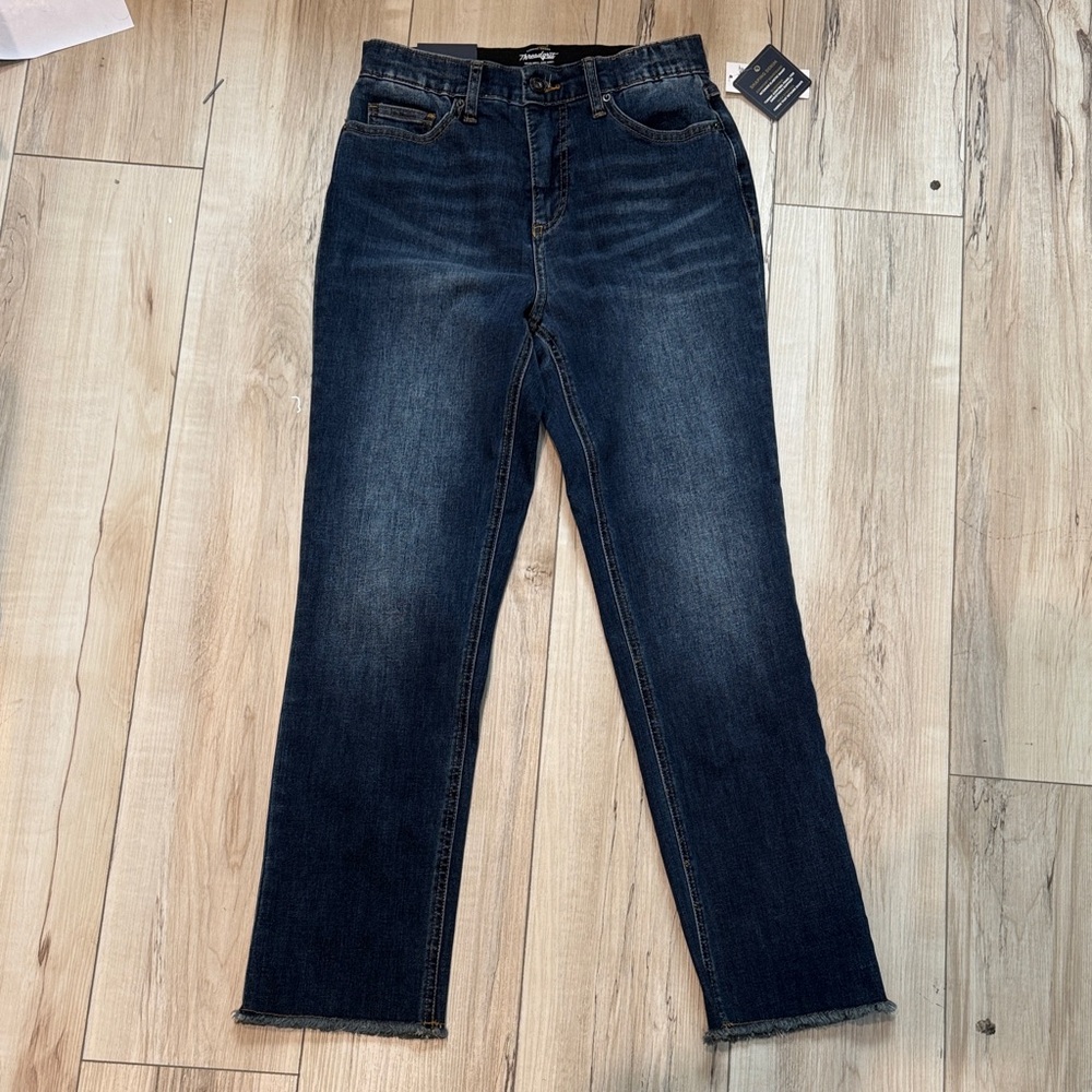 Women’s Juniors size 27 High Rise Straight Crop Dark Wash Denim Jeans.